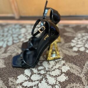 Woman high heels size 6